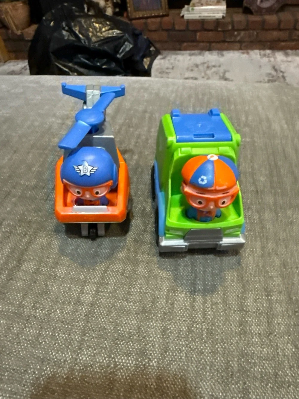 Kids Vehicle Playset with Blue and Orange Characters